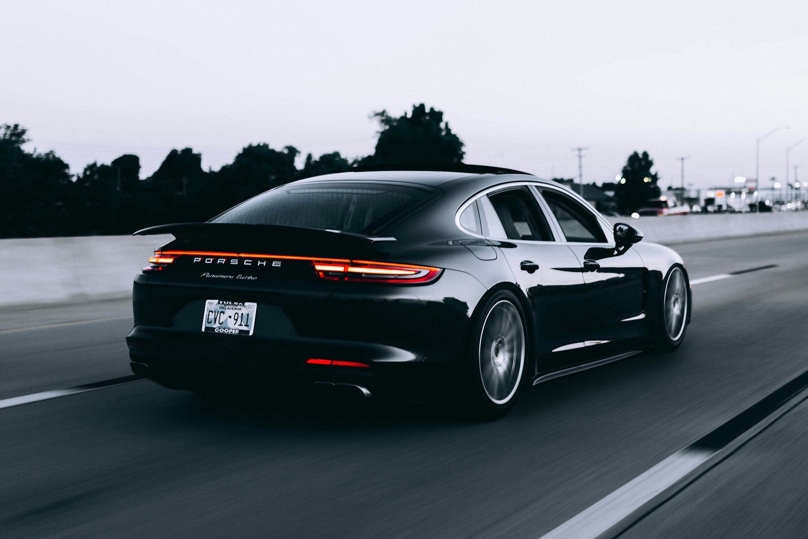 Linhas e acabamento de um Porsche cinza